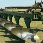 John Deere 1600 Integral Moldboard Plow Operator’s Manual Instant Download (Publication No.OMN200144)